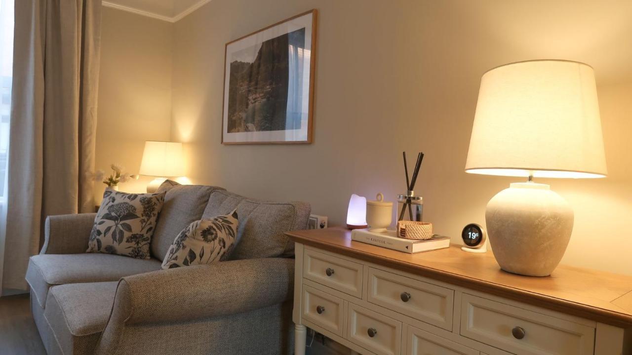 Luxury Living Outside The City Walls - Sleeps Six! Честер Экстерьер фото
